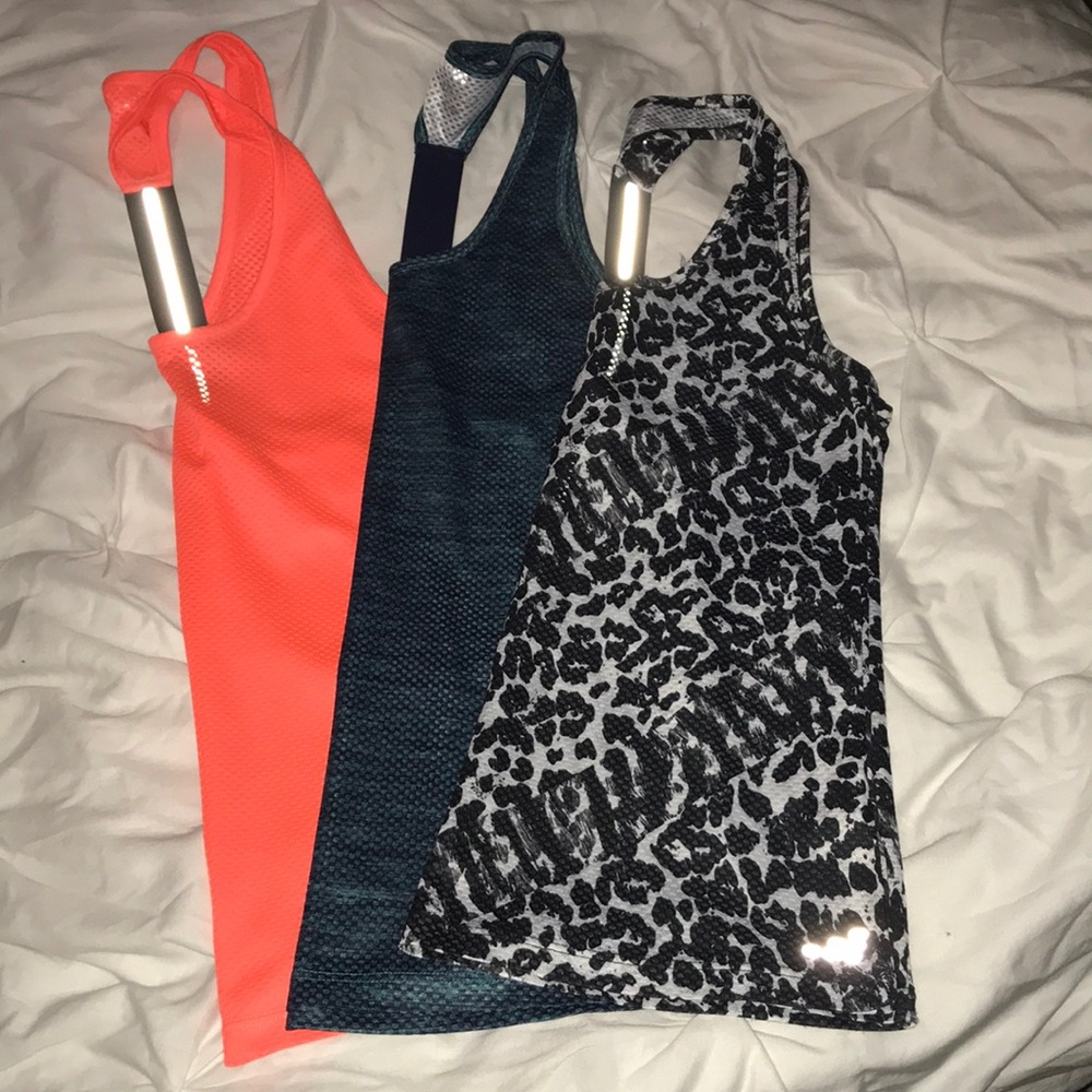 Set of 3 workout tank tops